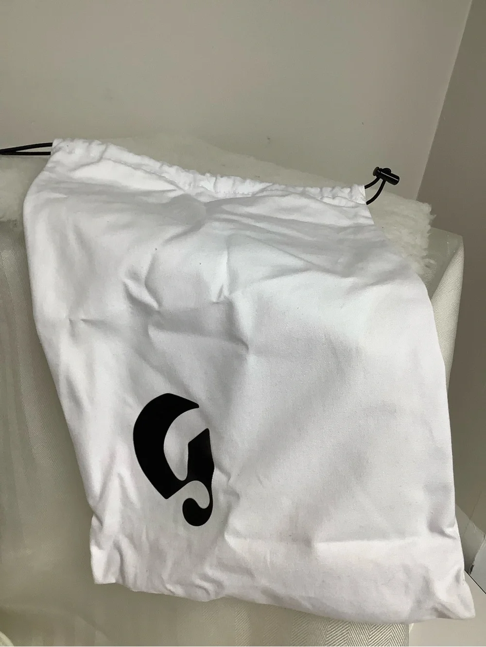 Glossier Limited Edition White Embossed Logo Cosmetic Case w Dust Bag